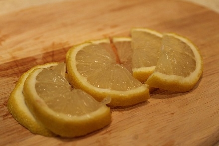 Оформлюємо салат лимоном