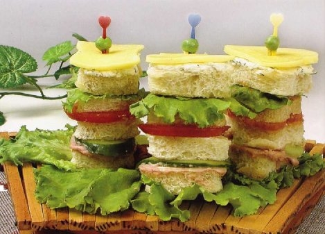 Вежі з сендвічів