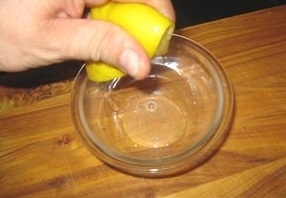 Видавлюємо лимонний сік