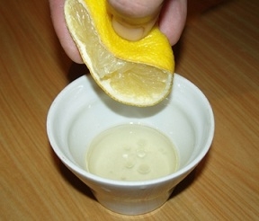Видавлюємо лимонний сік