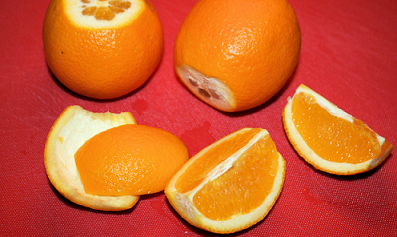 Чистимо і ріжемо апельсини