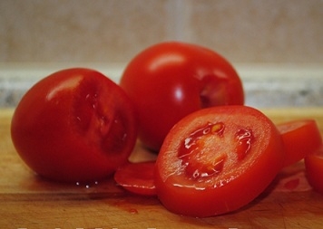 Ріжемо чисті помідори