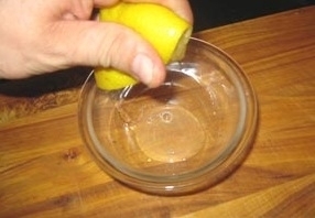 Видавлюємо сік з лимона