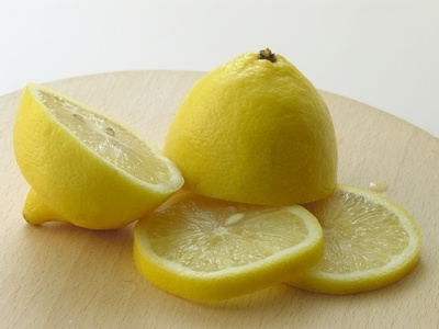 Нарізаємо лимон