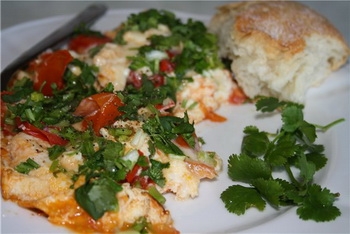 Готова яєчня з помідором по-вірменськи