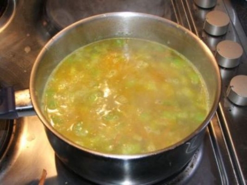 суп в процесі приготування