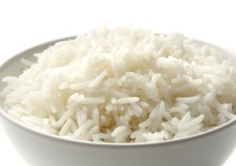 перший шар - напівготовий рис