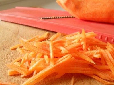 подрібнюємо морква
