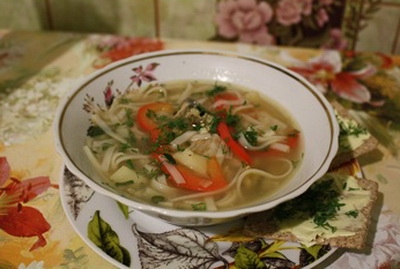 справжній азіатський суп з локшиної