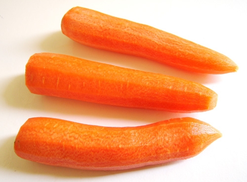 очищаємо моркву
