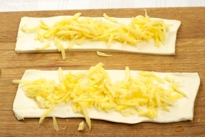 викладаємо сир на тісто