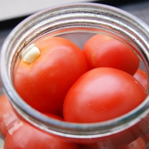 помідори в банці