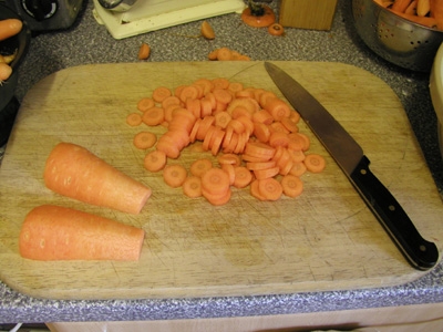 нарізаємо на кружечки морква