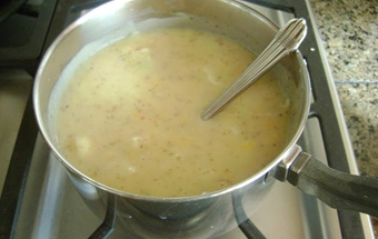 варимо молочний суп-пюре з горіхами