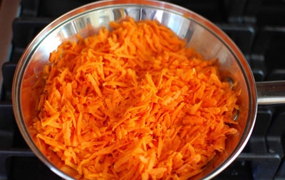 морква в сотейнику