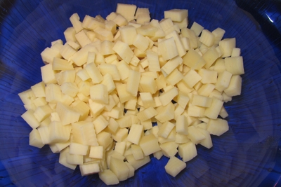нарізаємо сир на кубики