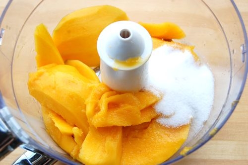 манго і цукор