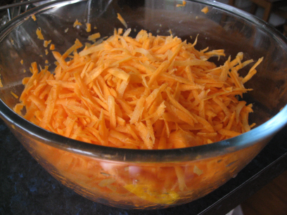Крок 2: підготуємо моркву і помідори.