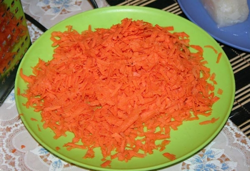 трьом моркву на крупній тертці