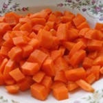 очищену моркву Нарізаємо кубиками