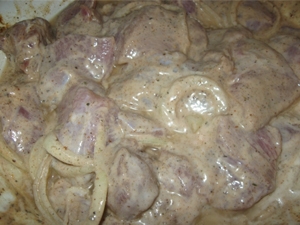 М'ясо з цибулею в маринаді
