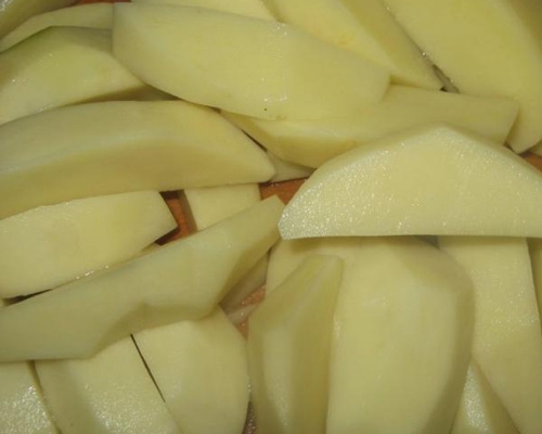 картоплю скибочками