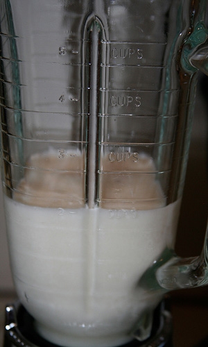молоко в блендері