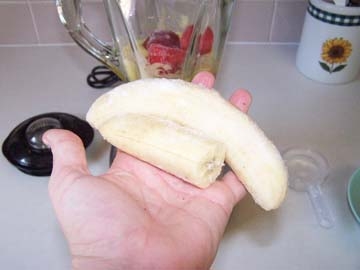 банан в руці