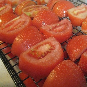 помідори на деко