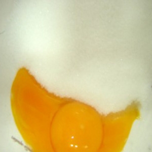 яйця в тарілці