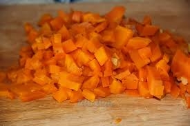 нарізати моркву кубиками