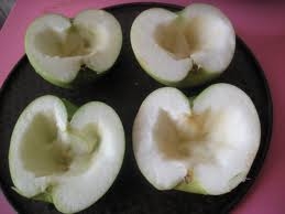 очищаємо яблука від серцевини