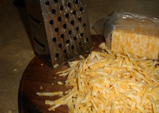 трьом на крупній тертці сир