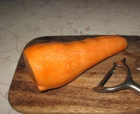 миємо й чистимо моркву