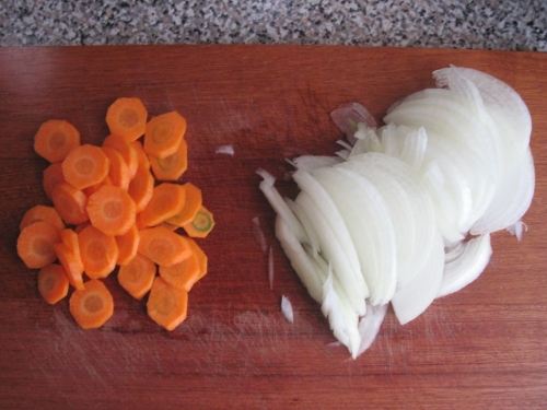 Цибулю і моркву