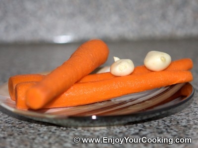 готуємо моркву і часник