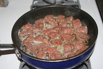 м'ясо в сковороді