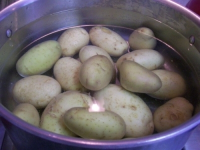 відварюємо картоплю