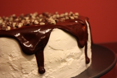 шоколадний торт з полуничним кремом