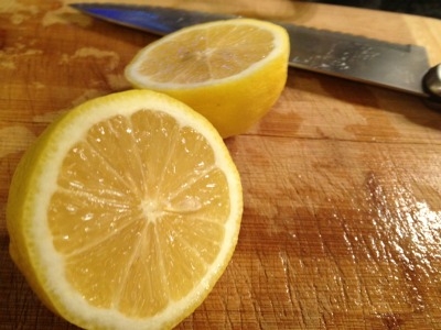 розрізаємо лимон