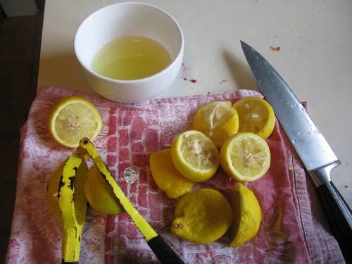 видавлюємо лимонний сік
