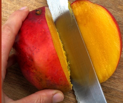 розрізаємо манго