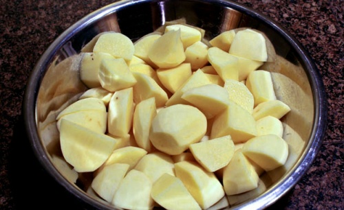 нарізаємо картоплю