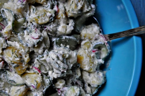 салат із солоних огірків і картоплі