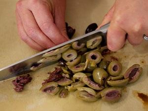 подрібнюємо оливки