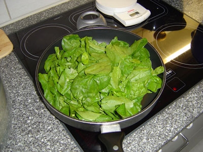 шпинат на сковорідці