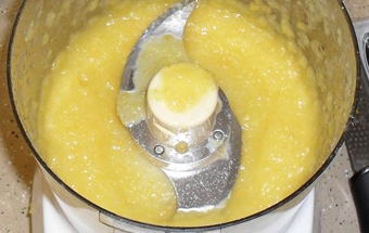 подрібнюємо лимон в блендері