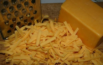 твердий сир натираємо на тертку