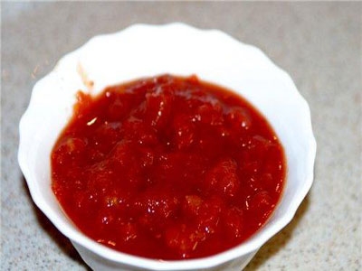 томатна паста в піалі