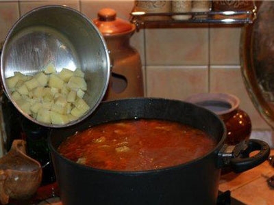 картопля в супі